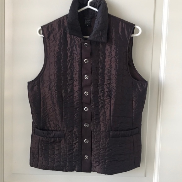 Iridescent quilted vest and coordinating sweater. - Picture 2 of 6